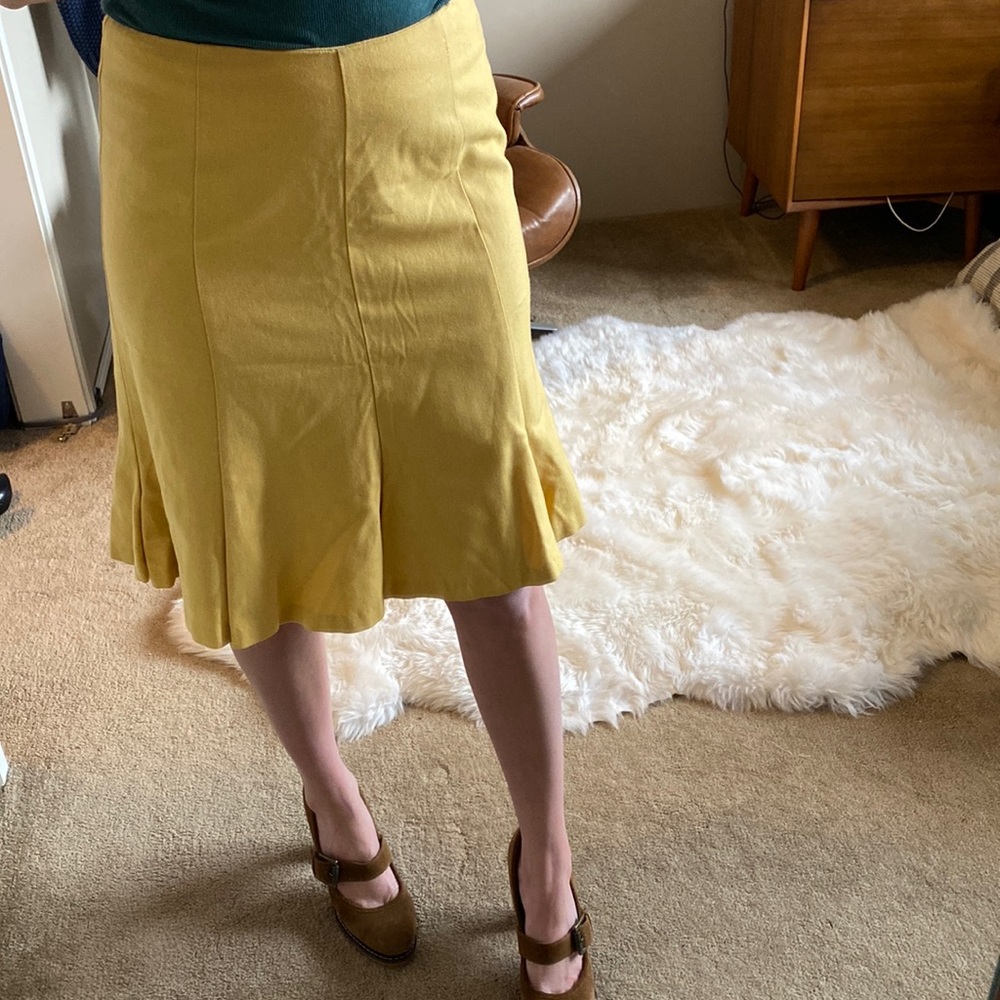 Yellow Fit and flare wool skirt. Searle - Picture 1 of 4